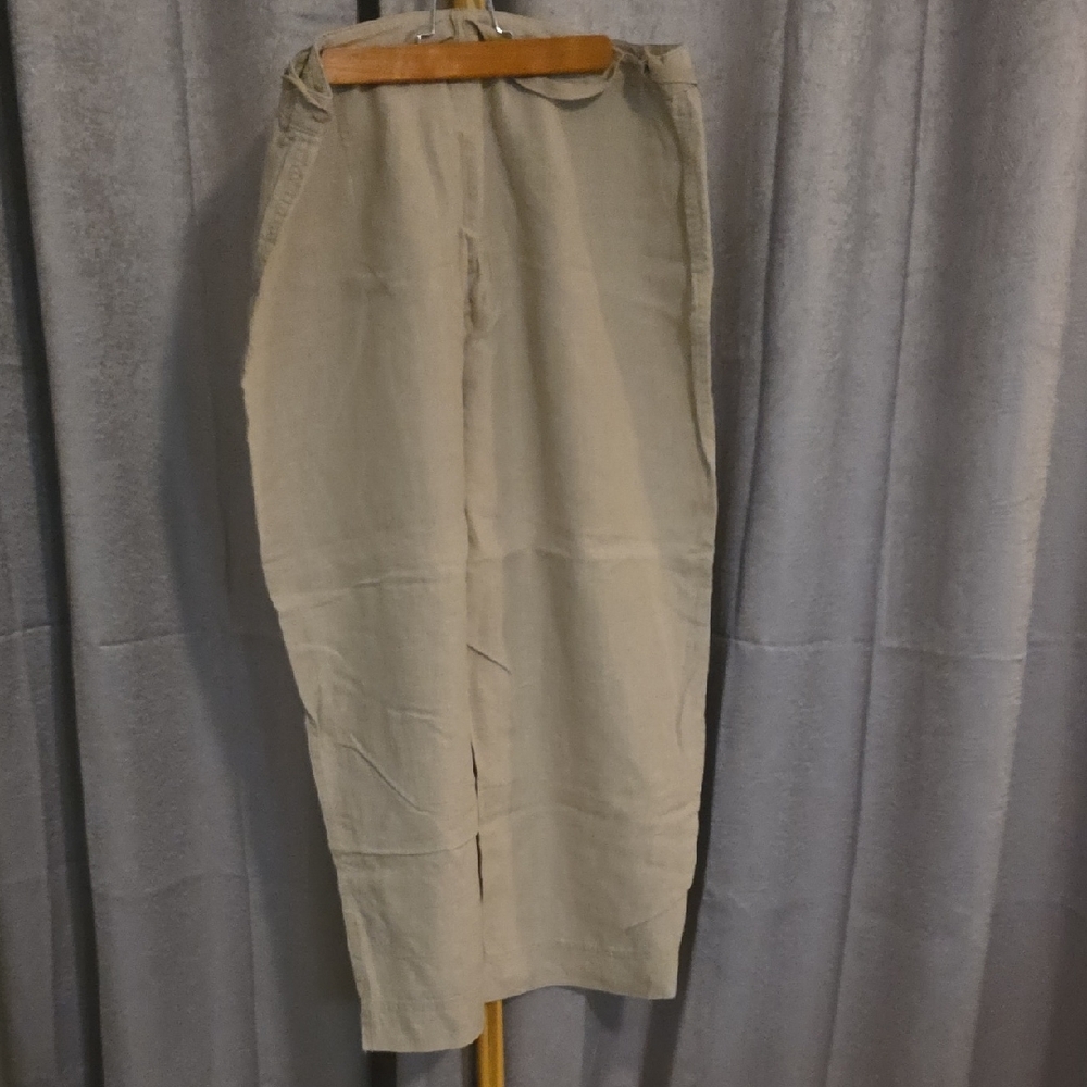 Women's Linen Tan Capris - Picture 3 of 4